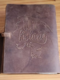 Kleines Tagebuch mit Ledereinband im Gone Fishing-Design
