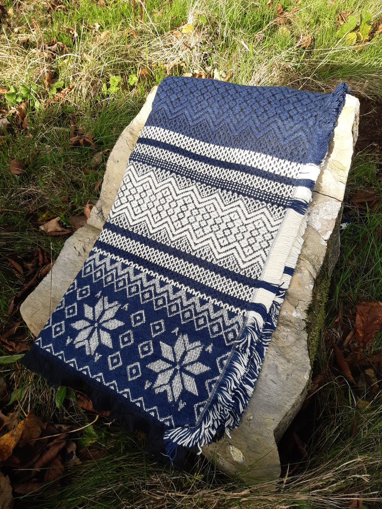Scarves Reykjavik Thick Knitted Scarf. - Vera Tucci OriginalsAccessories Navy and cream